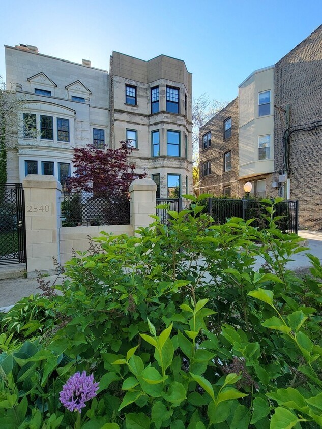 2544 N Burling St Unit GARDEN, Chicago, IL 60614 Room for Rent in