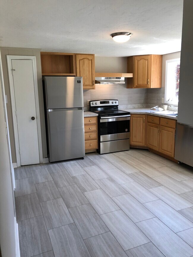 Foto del edificio - 8 Brookings Dr