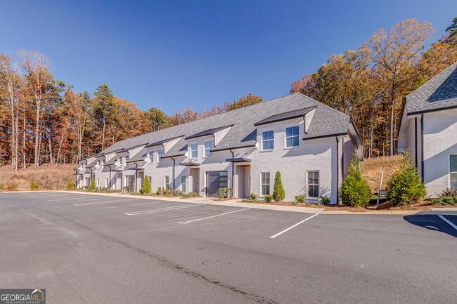 Building Photo - 79 Chateau Dr SE