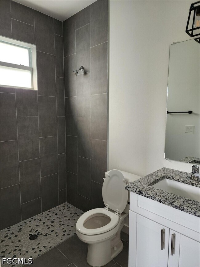 Foto del edificio - 2431 Lola Ave S