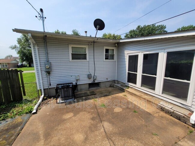 Building Photo - 1321 Columbus Dr