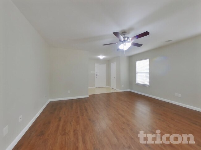 Foto del edificio - 10914 Tipton Oaks Dr