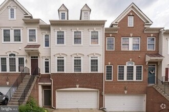 Building Photo - 3351 Beechcliff Dr
