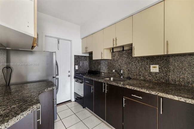Foto del edificio - 770 83rd St