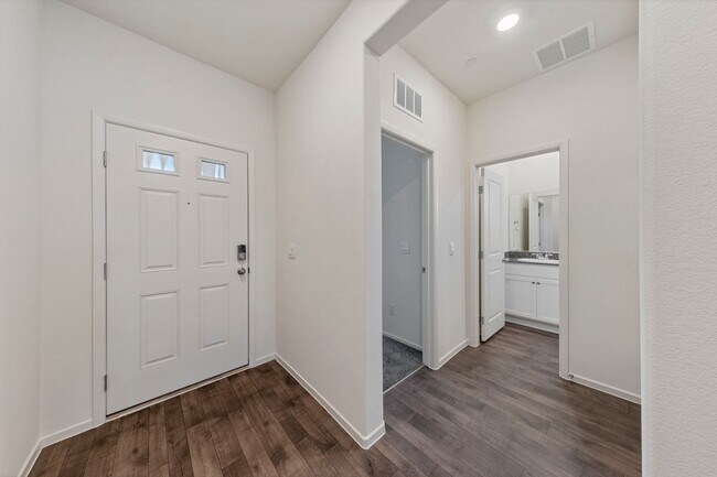 Foto del edificio - Spacious Single Level with Stunning Mounta...