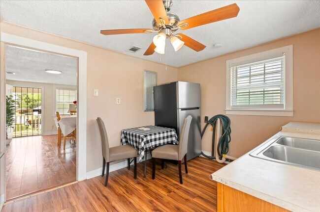 Foto del edificio - Move-In Special: $300 Off First Month if You Move by Feb 28, 2026!