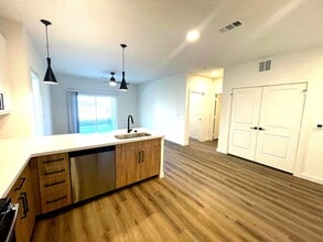 Building Photo - 701 Saginaw Sq Blvd