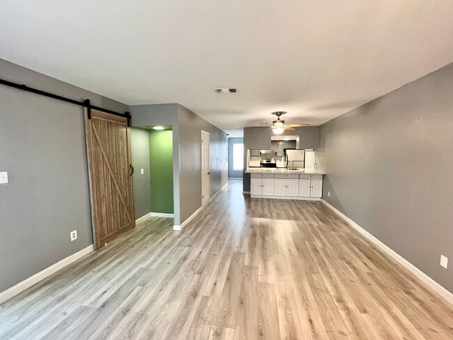 Building Photo - **APPLICATION RECEIVED** **MOVE-IN SPECIAL...