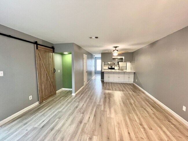 Foto del edificio - **APPLICATION RECEIVED** **MOVE-IN SPECIAL...