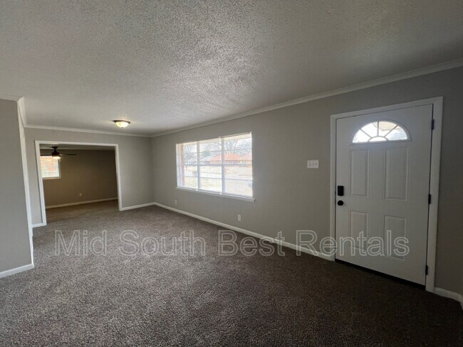 Building Photo - 861 Hackberry Ln