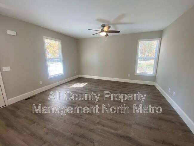 Foto del edificio - 5390 Valley Dr