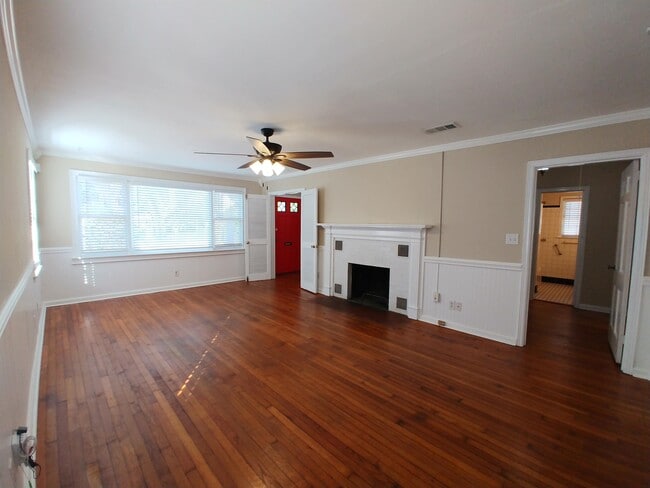 Building Photo - 728 W 2nd Ave