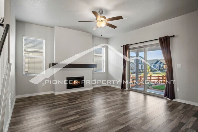 Foto del edificio - Elegant 3-Bed, 2.5-Bath Home with AC, 2-Car Garage, and Private Yard in Renaissance at Indigo Ranch