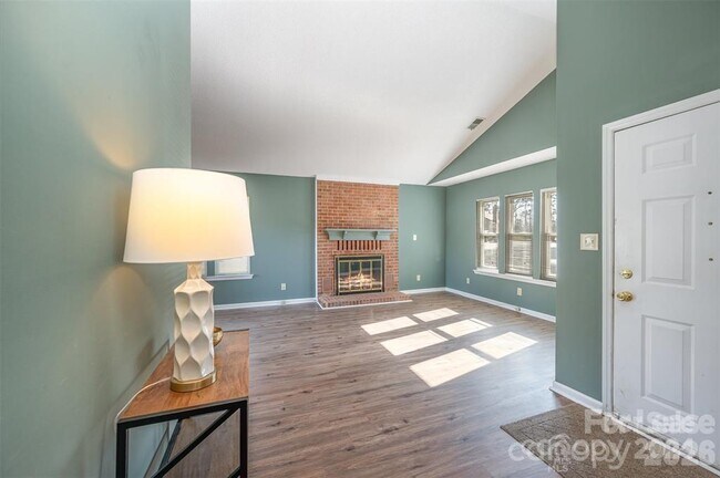 Foto del edificio - 2745 Von Thuringer Ct