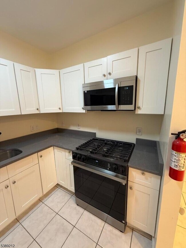 Foto del edificio - 1878 Springfield Ave