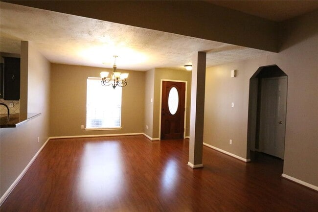 Building Photo - 10811 Burkes Garden Dr