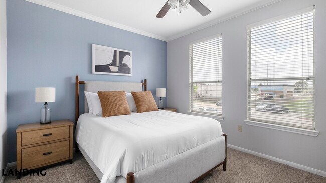 Foto del edificio - 14807 Woodland Hills Dr