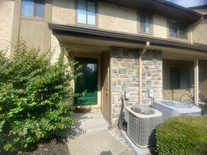 Building Photo - 138 Hampshire Dr