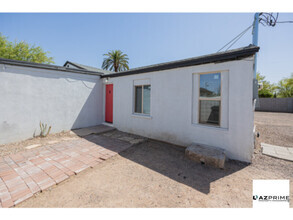 Building Photo - 2537 E Willetta St