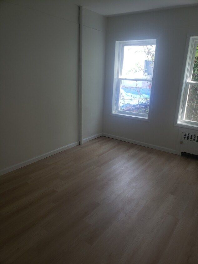 Foto principal - 1199 McDonald Ave