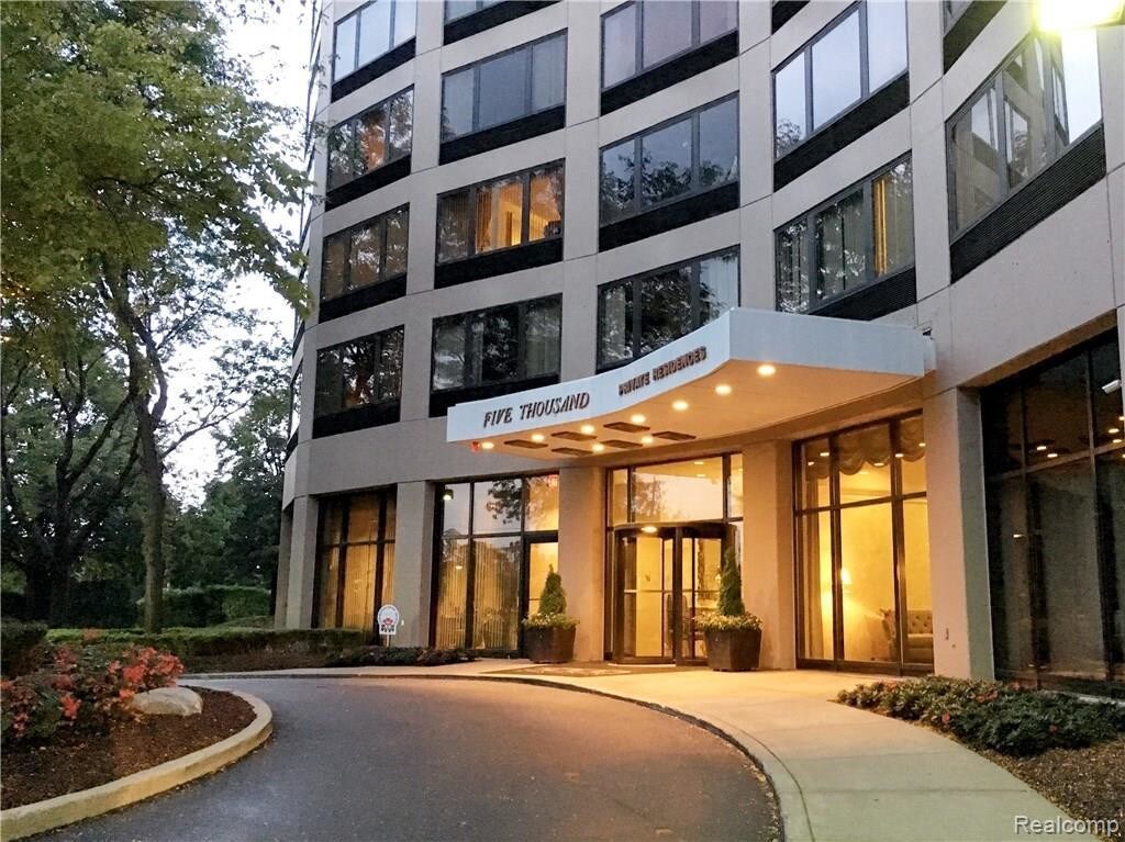 Primary Photo - 5000 Town Center Dr