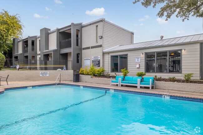 Piscina - The Riley Apartments
