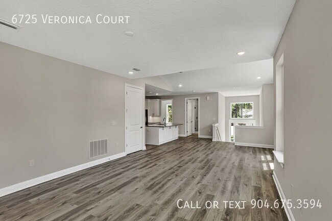 Foto del edificio - 6725 Veronica Ct