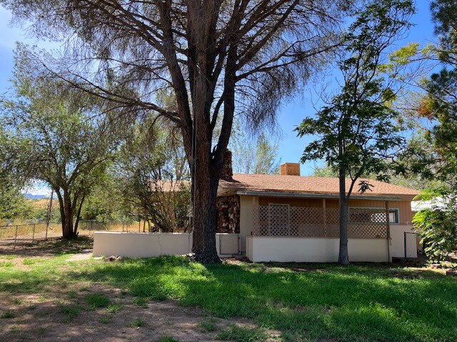 Foto del edificio - 2028 Cottonwood Ln