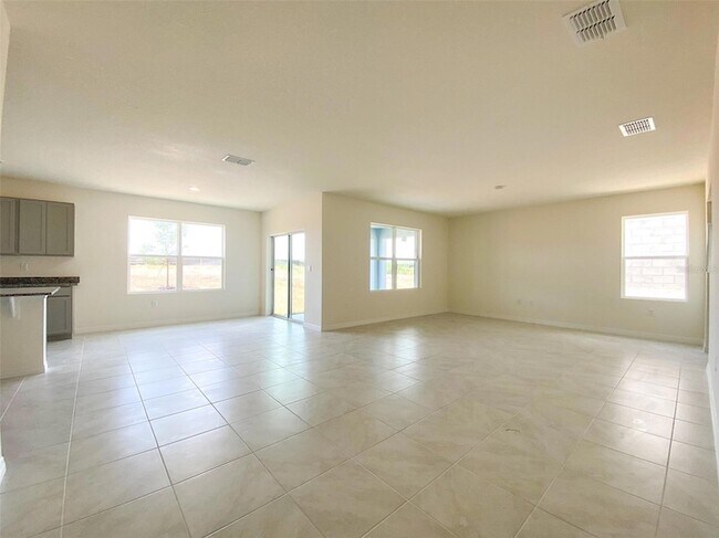 Building Photo - 495 Lily Ln