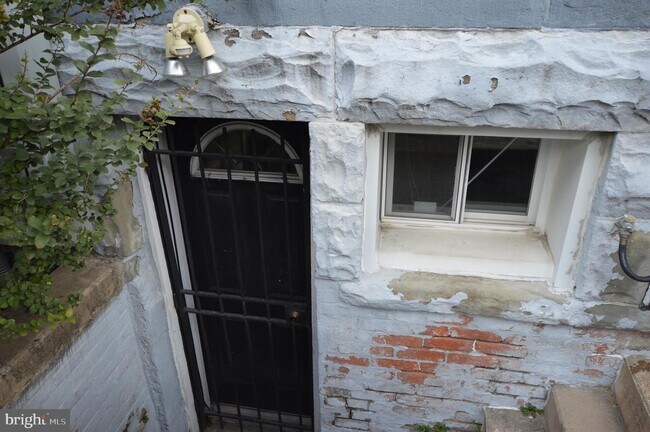 Building Photo - 1221 Fairmont St NW