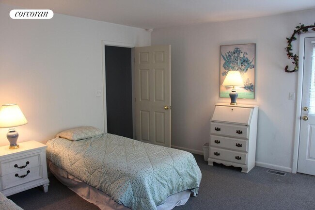 Foto del edificio - 58 Buell Ln Ext