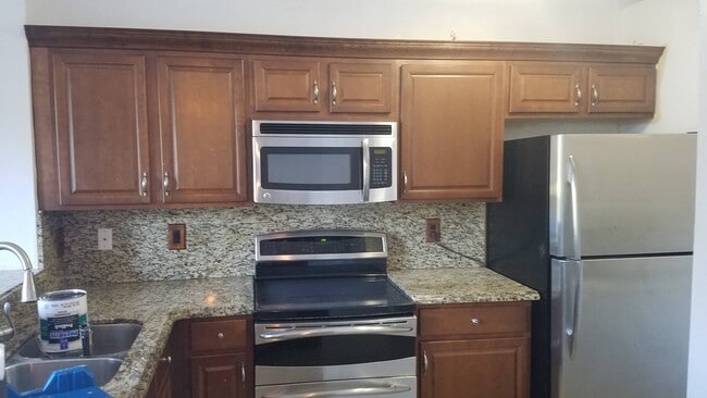 Kitchen Stainless Steel Applicances - 4879 Via Palm Lks