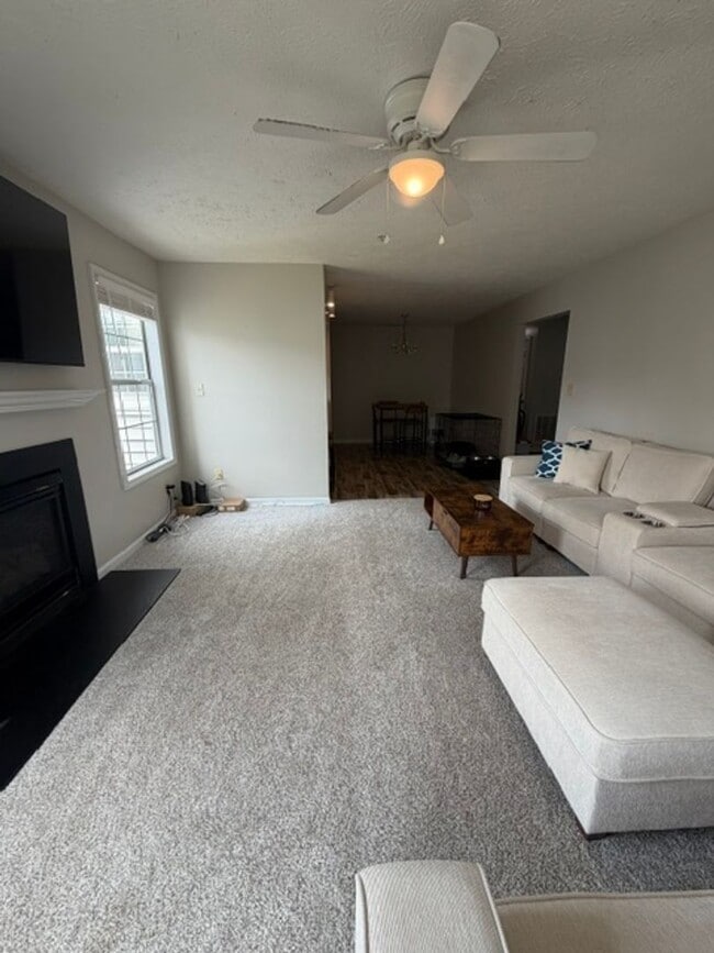 Building Photo - 200 Waterdown Dr