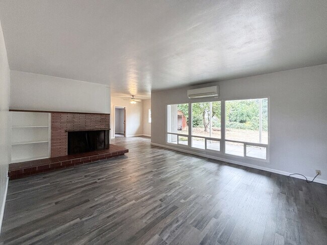 Photo - 138 Benjamin St House