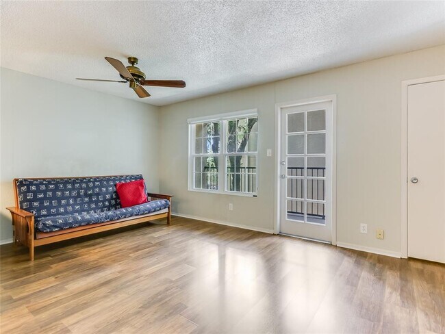 Foto del edificio - 910 Duncan Ln
