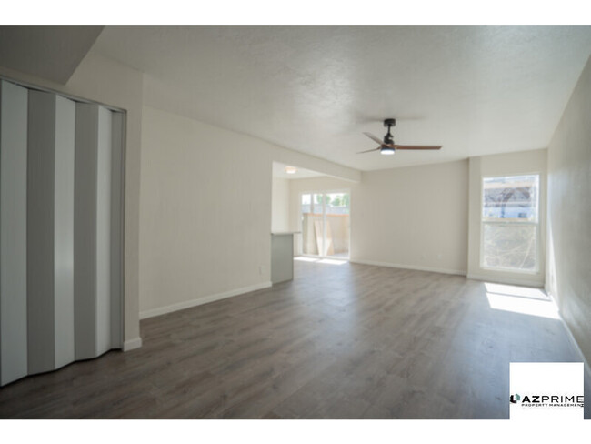 Building Photo - $500 OFF FIRST MONTH'S RENT MOVE IN SPECIA...