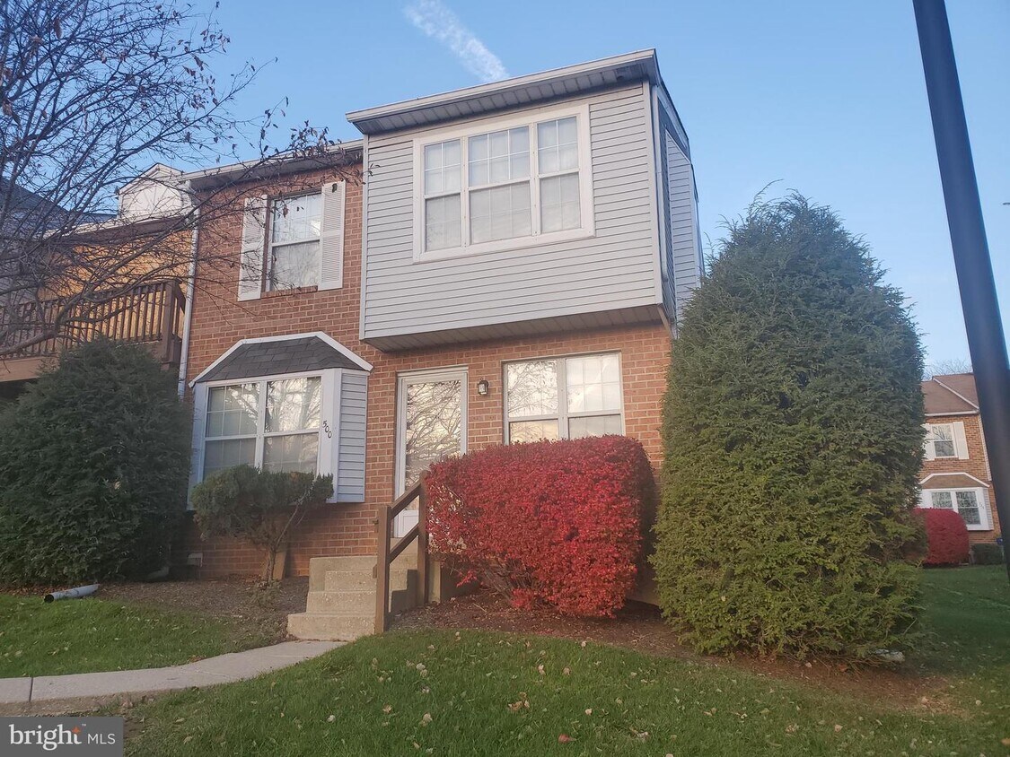 Primary Photo - 500 Crystal Ln