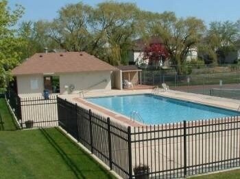 Foto del edificio - Beautiful 2 bd 1 1/2 ba as soon as July 1 move-in. Great Vernon Hills location!