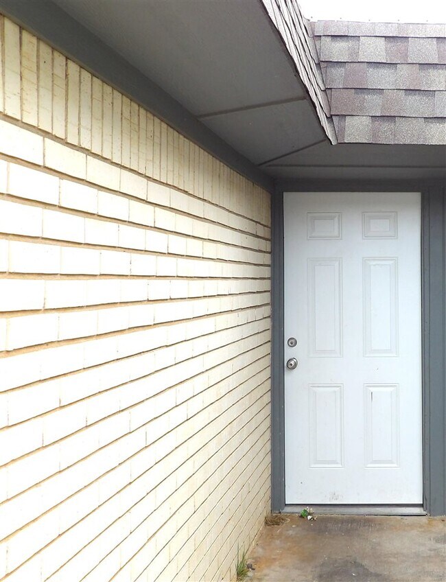 Building Photo - 6701 SW Beta Ave