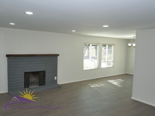 Foto del edificio - 3 Bed 2.5 Bath 1,380 sqft Townhome in Carm...