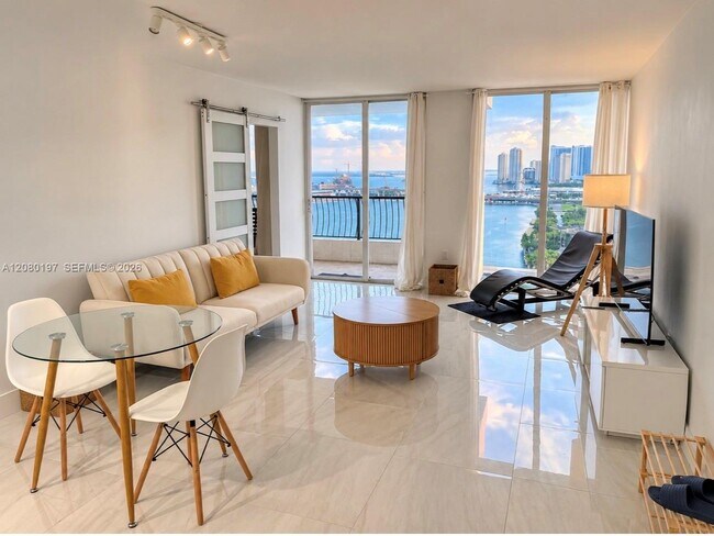 Foto del edificio - 555 NE 15th St