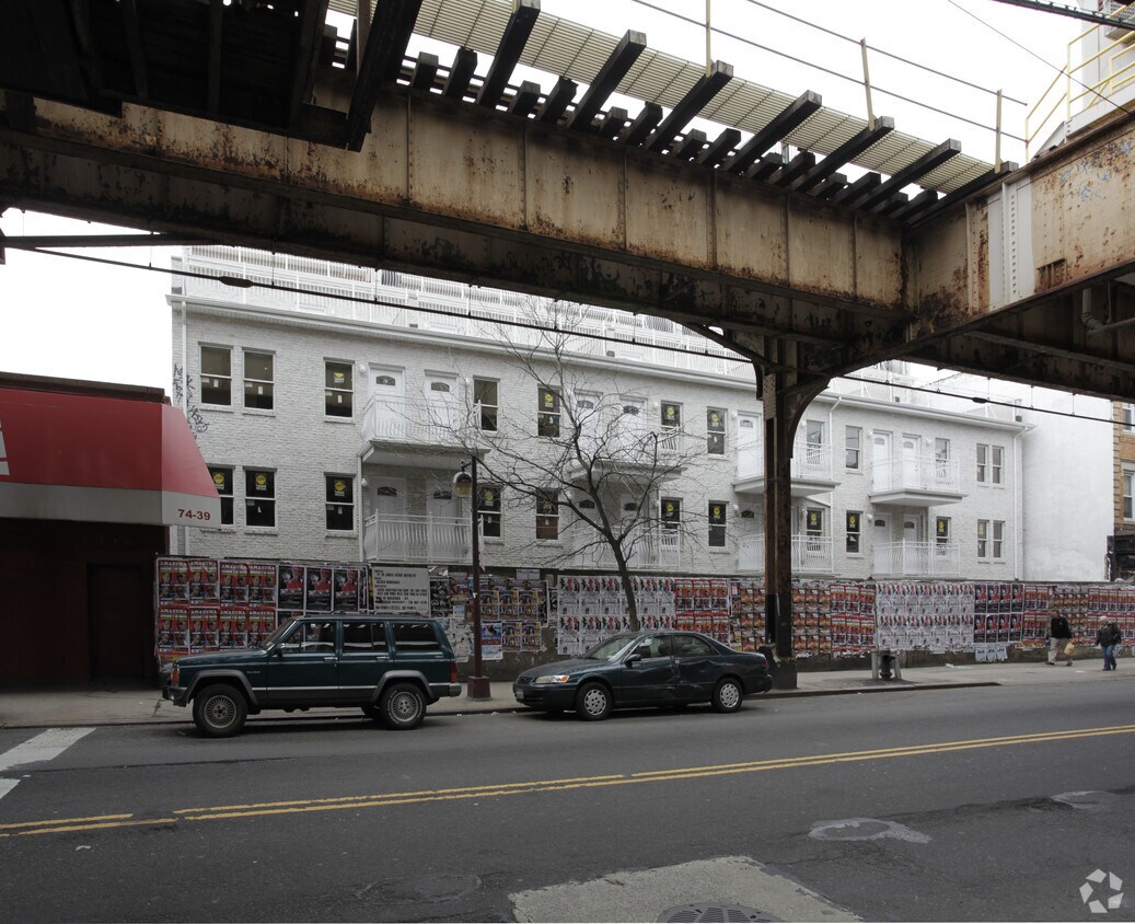 Building Photo - 75-09 Jamaica Ave