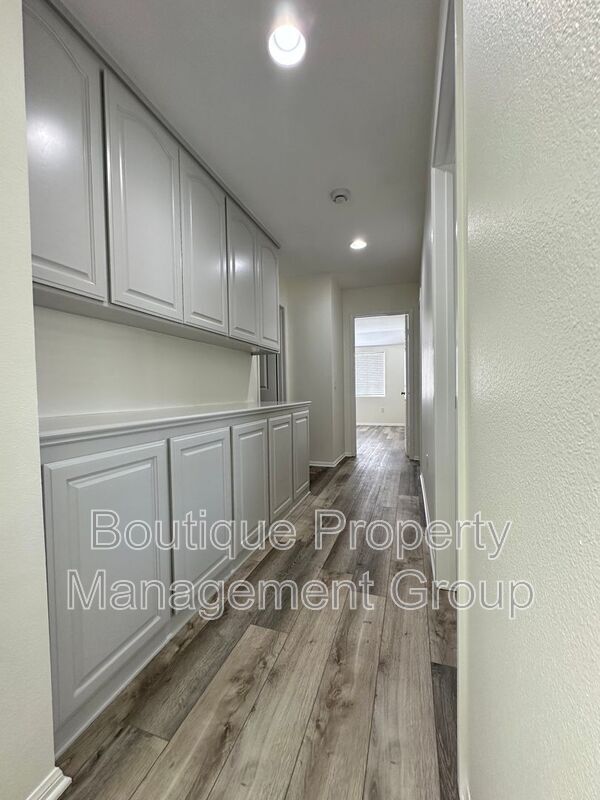 Building Photo - 34 Lakefront