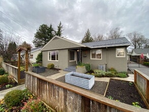 Building Photo - 1608 E St