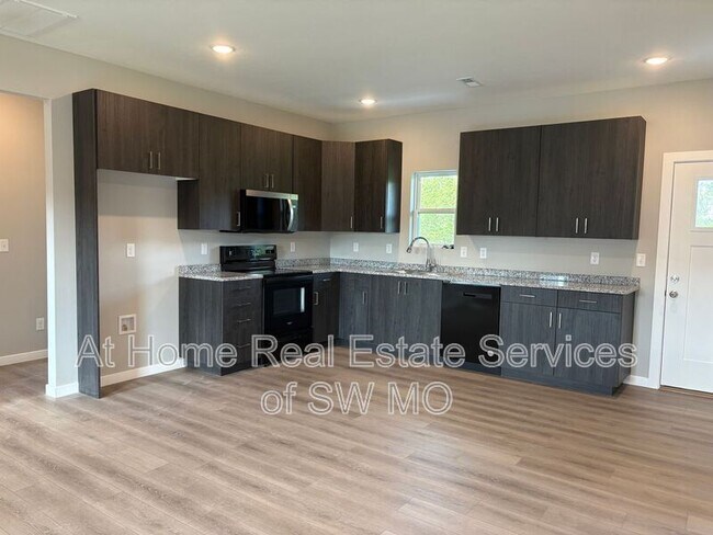 Foto del edificio - 1352 S Shayla Ave