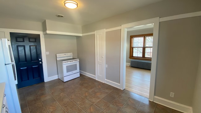 Building Photo - 1802 E Howard Ave