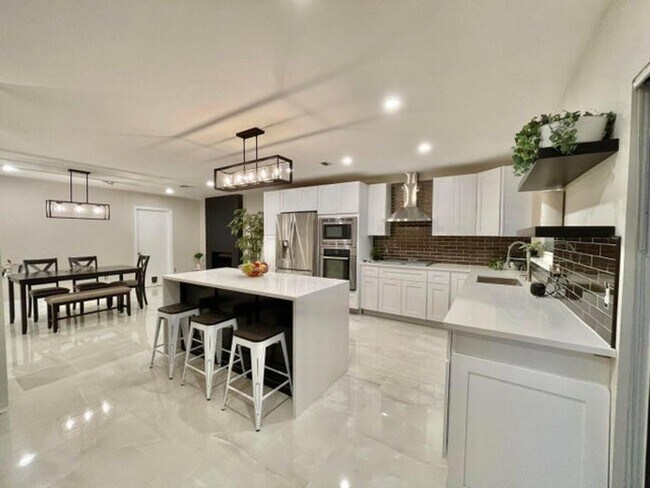 Building Photo - 1799 Shower Tree Way