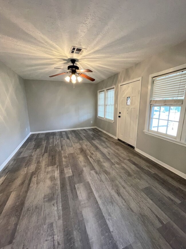 Foto del edificio - 1108 NW Maple Ave