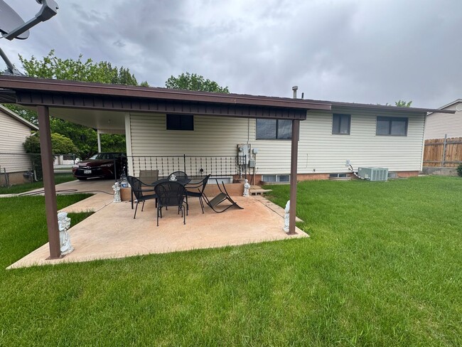 Building Photo - Spacious 4-Bedroom Home in Roosevelt, UT!