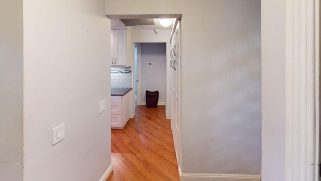 Building Photo - Upgraded 2bd/2Ba Mariana District Condo - ...